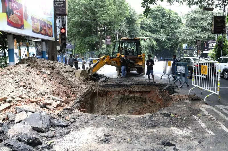 Park St cave-in: Sewer leak repair may take 10 days