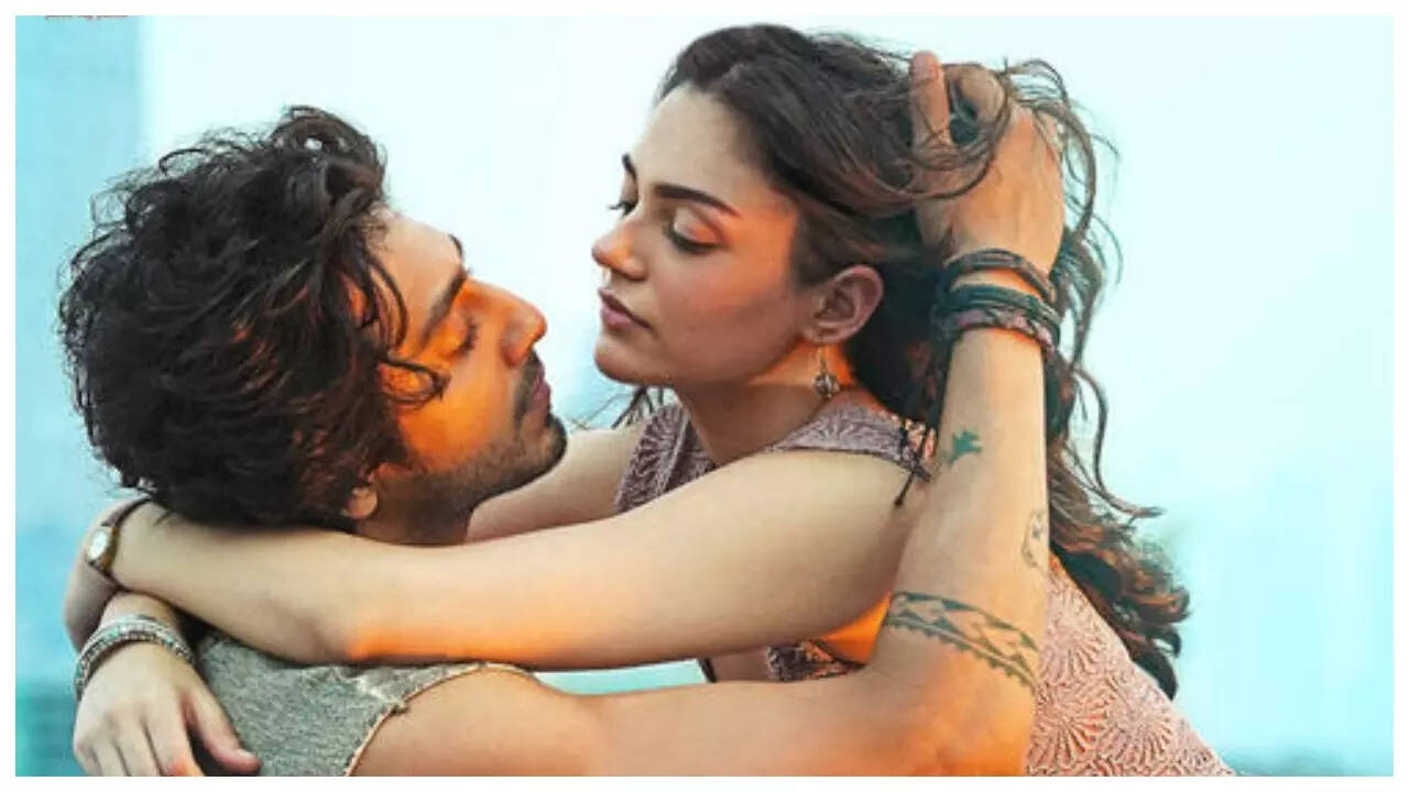 ‘Saiyaara’ soars on Sunday; Earns Rs 247.25 cr