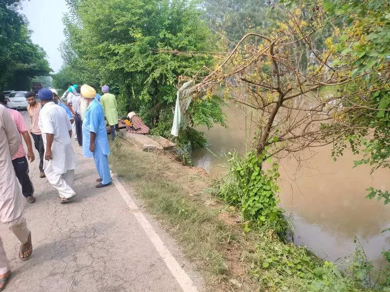 8 dead, 2 missing as van crashes into Sirhind canal