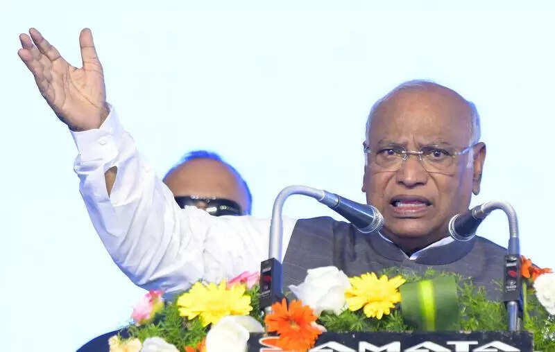 After 1999 flashback, Kharge emerges as possibleCM face amid Siddaramaiah-DKS fact-off