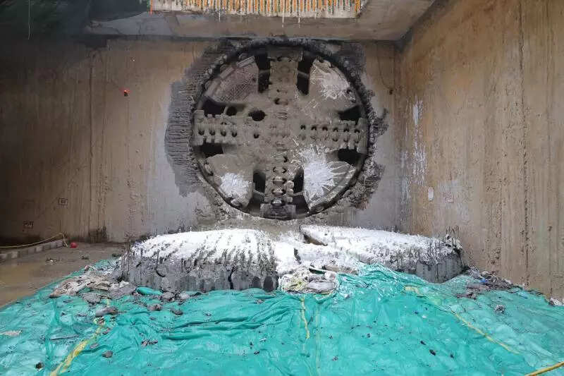 Delhi metro bores tunnel between Tughlakabad and railway colony