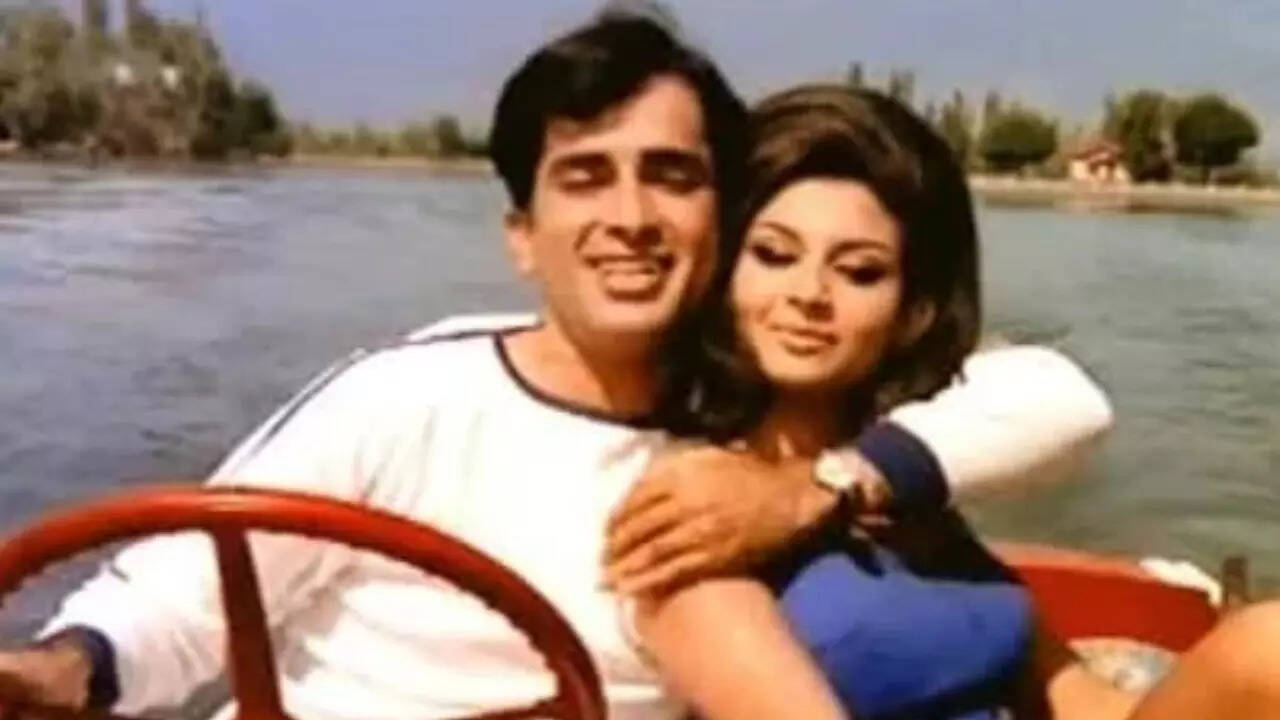 When Sharmila lost control of her car and ran into Shashi Kapoor