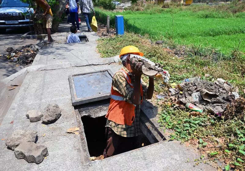 Mechanised sewer cleaning: Maharashtra govt to relax minimum service duration for sanitation workers