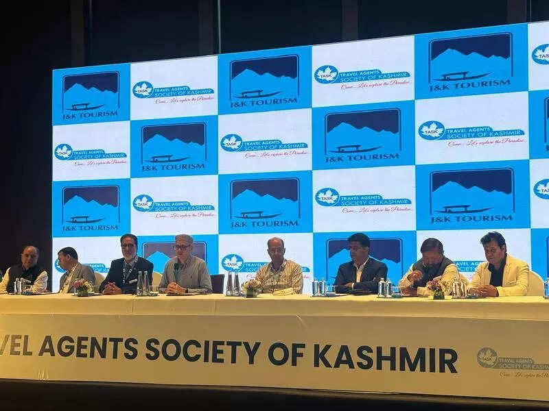 J&K safe, want more visitors from Gujarat: Omar Abdullah