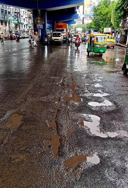 Major city roads become one-lane as cars avoid potholed stretches