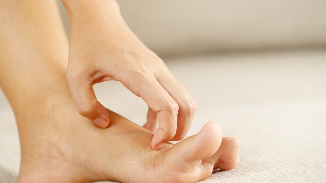 Itchy legs without rash or dryness