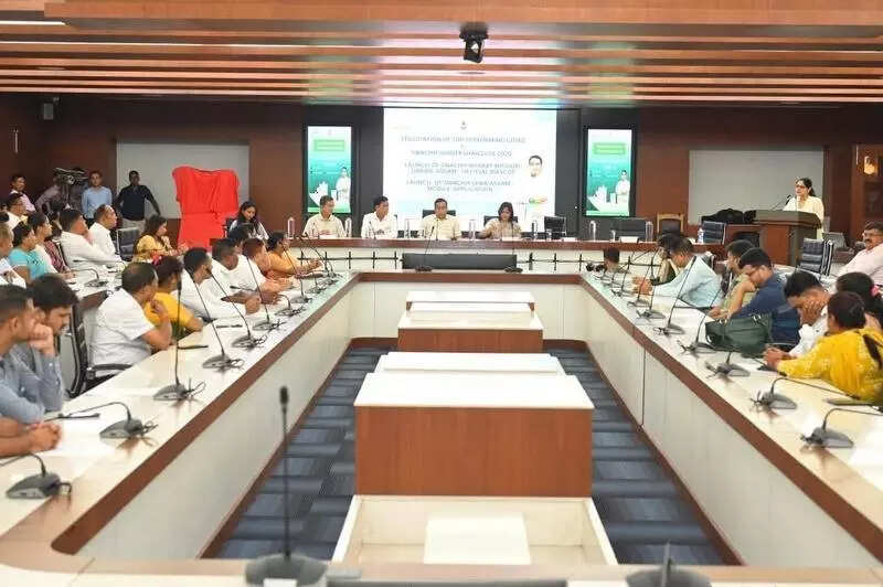 Govt launches mobile app to monitor garbage collection