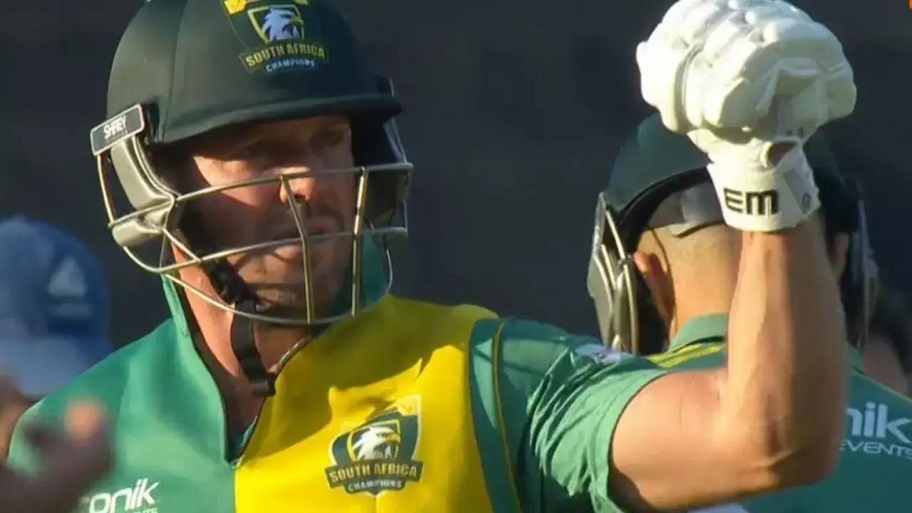 Watch: Unbelievable! 41-yo ABD battles hamstring injury to score 47-ball ton vs PAK