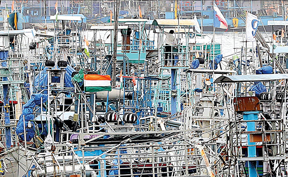 Rough sea forces sluggish restart of fishing ops