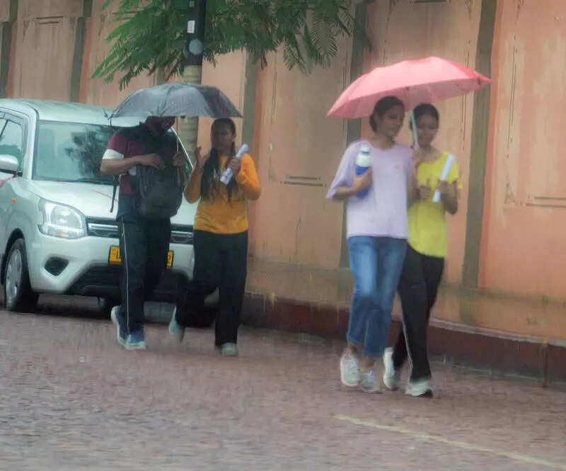 Incessant Sunday showers bring down temperature