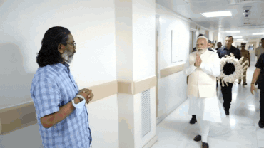 Former Jharkhand CM Shibu Soren passes away: PM Modi pays tribute, consoles Hemant at hospital — Video