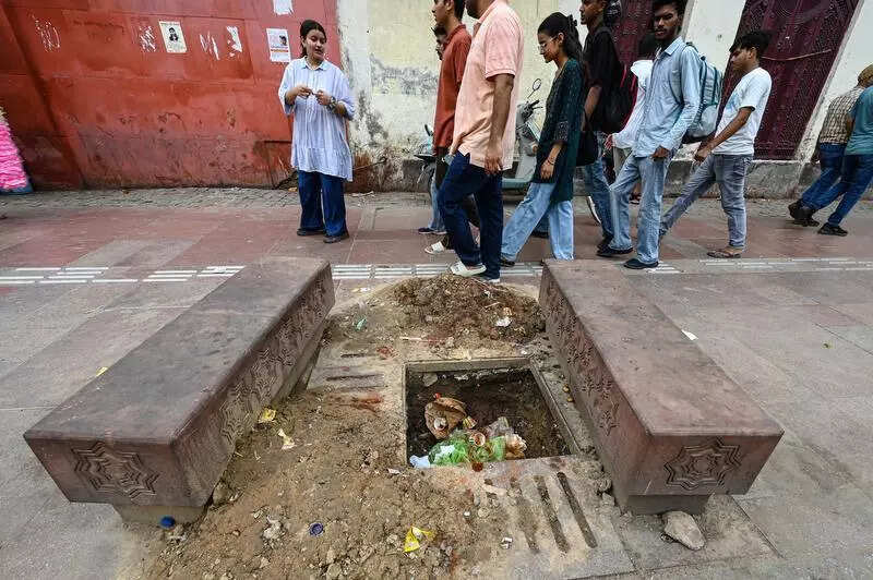 Traders At Chandni Chowk Protest Wall Of Indifference