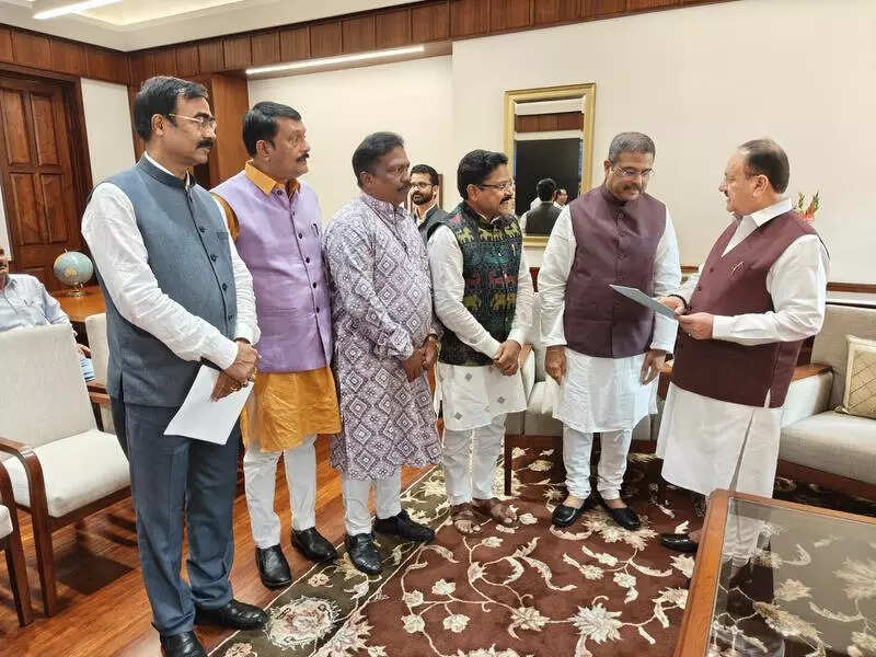 Mahaling meets Nadda, seeks nod for MBBS admission in new med colleges