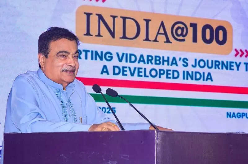 Komatireddy meets Gadkari, seeks fast-track clearances for T road projects