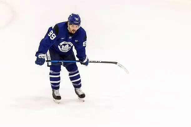 Maple Leafs’ playoff gamble: Nick Robertson stays; Auston Matthews eyes deeper NHL run