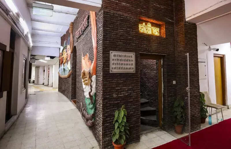 ‘Fansi ghar’ row: Panel to summon Kejriwal, Sisodia, former speaker