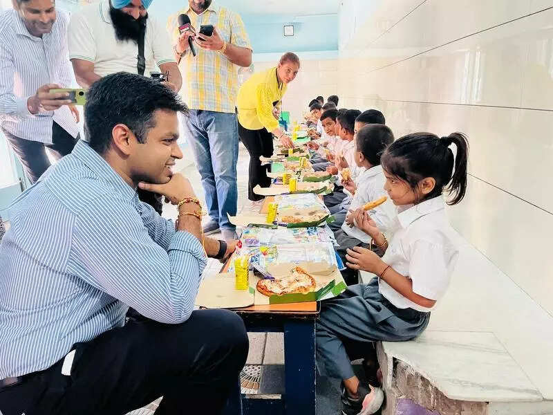 Deputy commissioner celebrates Rakhi with senior citizens, kids