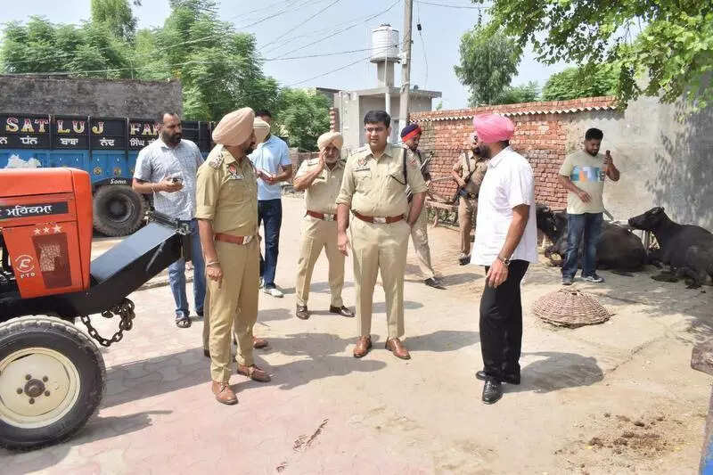 Gunfight erupts in drug raid; 1 injured, 2 dodge