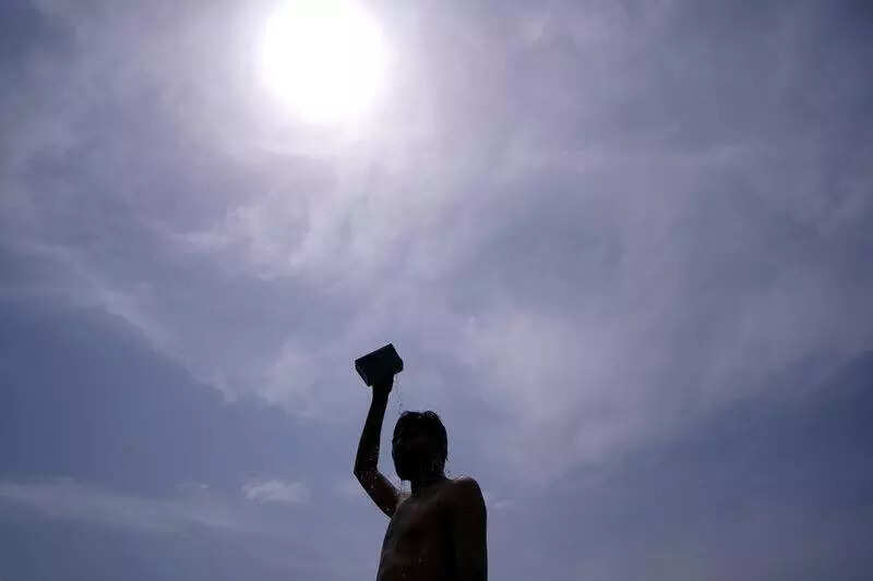 Gurgaon swelters as temp rises to 35.3°C, rain likely today