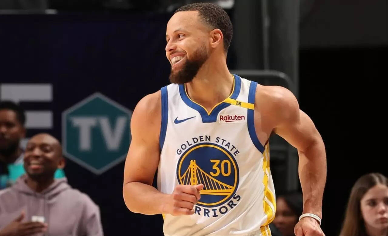 Stephen Curry is in the Golden State Warriors