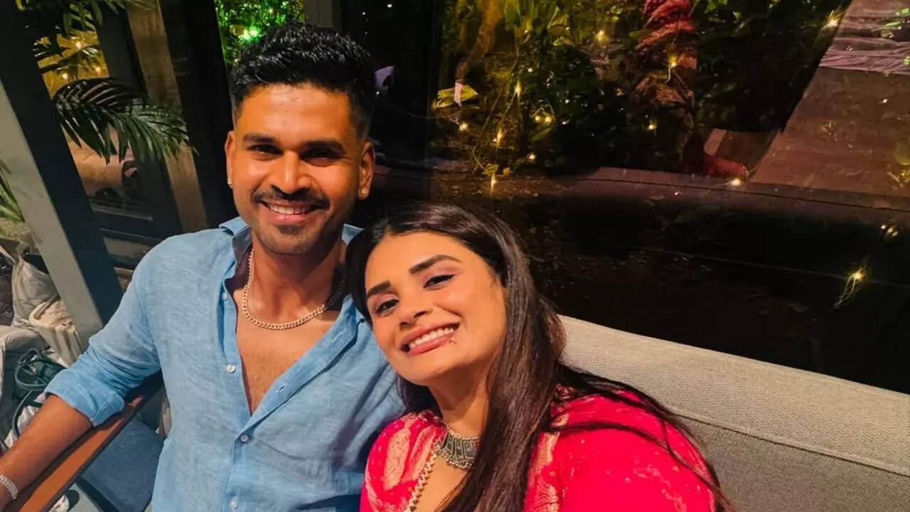 'Happy Rakshabandhan': Shreyas Iyer posts cute photo with sister Shresta - watch