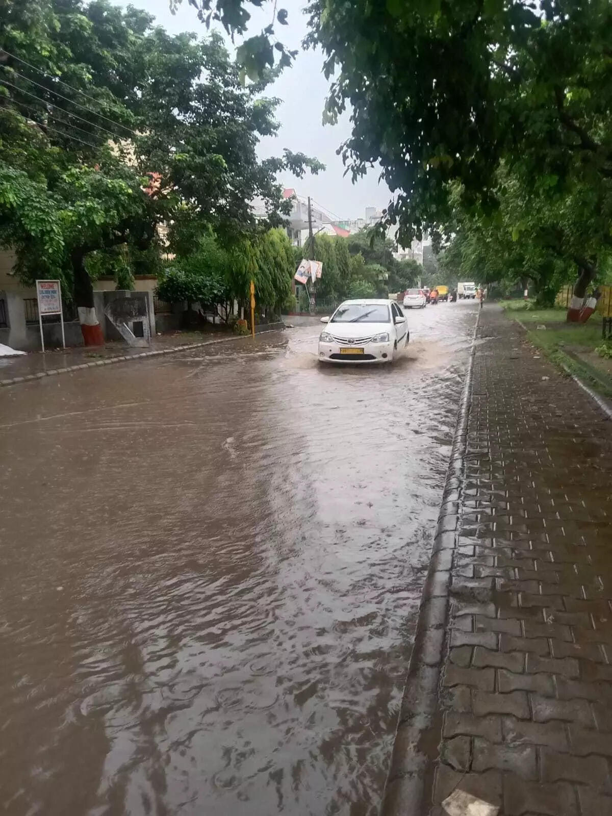 Waterlogged roads paralyse Gurgaon: Residents slam poor drainage amid heavy rain