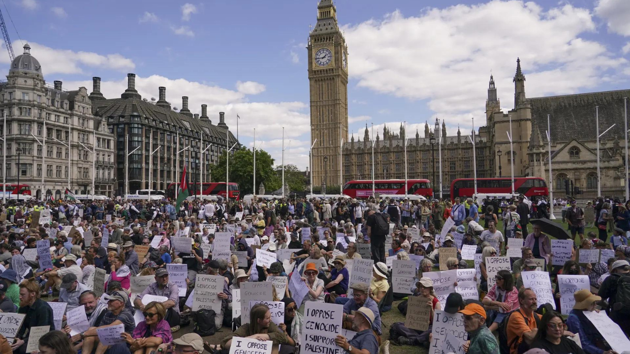 ‘Over 200 arrested’: London police crackdown on supporters of a pro-Palestinian group