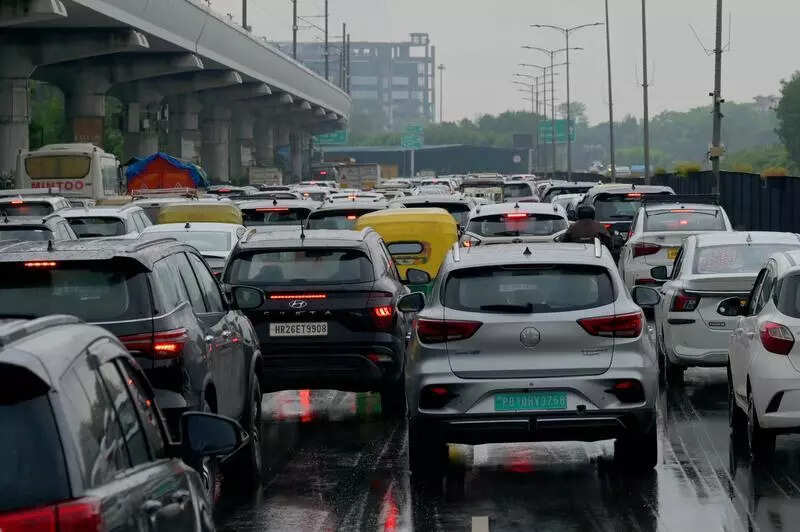 Rain leads to trafficdisruptions, people remain stuck for hrs