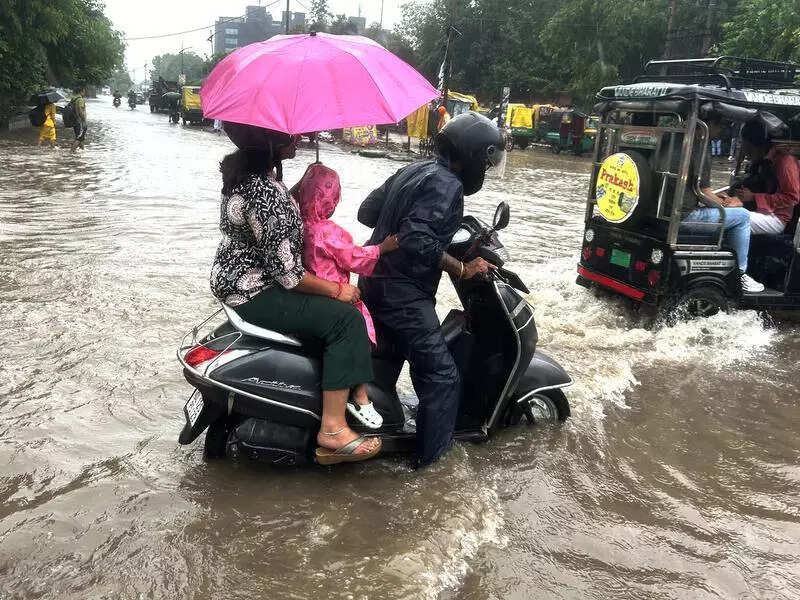 On Rakhi, rain leaves commuters in a tight knot