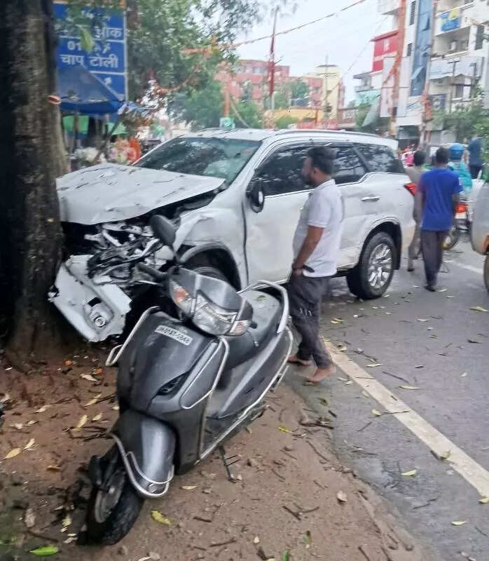 Two kids among 3 killed as car driven by ‘drunk’ man rams bike