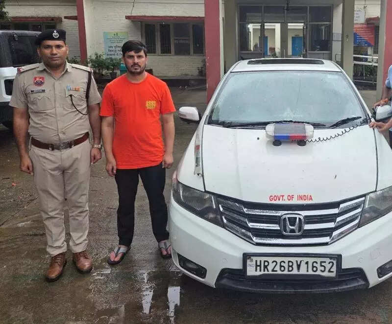 In Gurgaon, man poses as IAS officer, promises jobs and cheats many; arrested