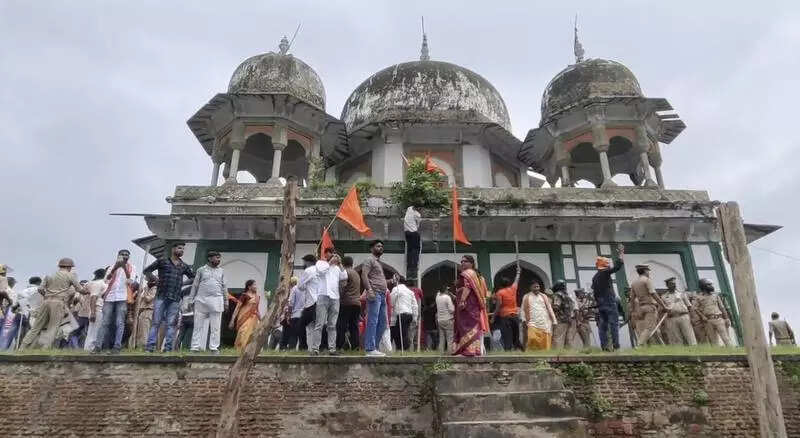 Group broke through barricades & scuffled with officers, says FIR