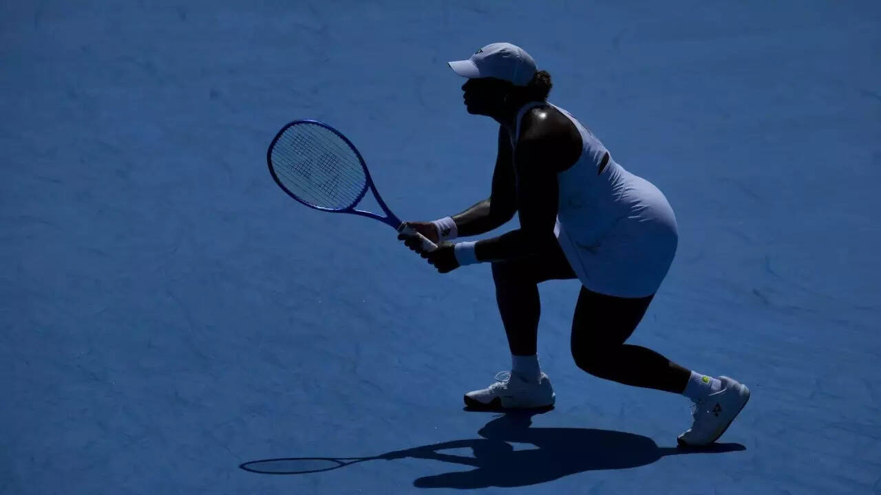 Watch: Cincinnati Open suspended due to power failure, generator catches fire