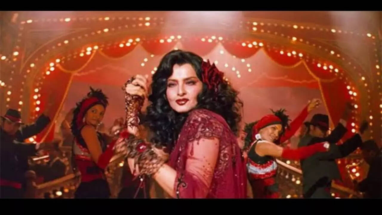 Rekha's Kaisi Paheli was shot on the same set as Big B's 'KBC'