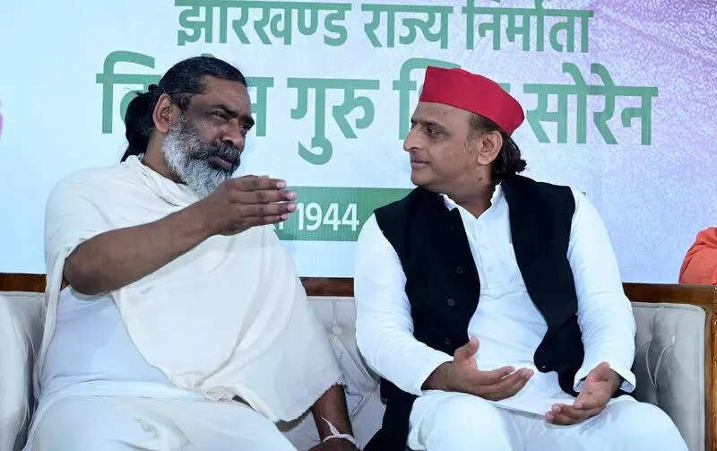 Akhilesh snubs EC for SIR in Bihar