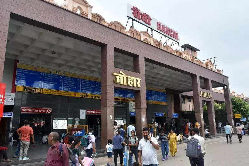 Defunct escalators, poor Wi-Fi at Ranchi rly stn trouble passengers
