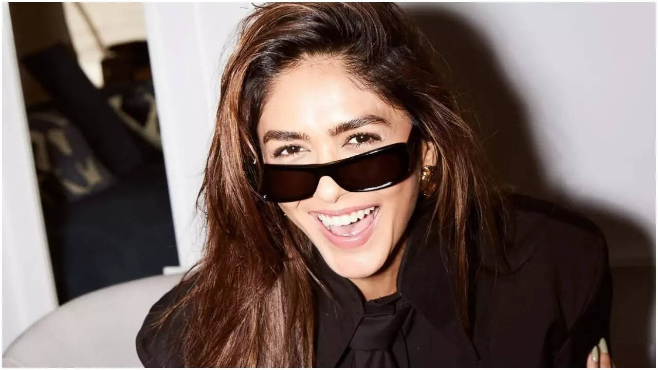 Mrunal drops post after backlash over calling Bipasha 'manly'