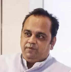 Health minister urges youth to spread awareness on HIV/AIDS