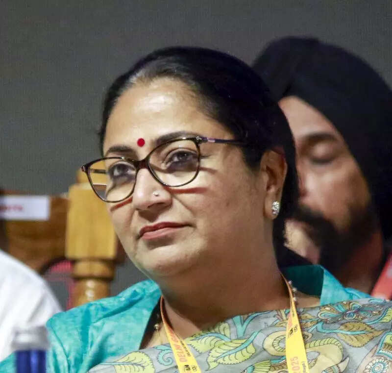 Sport a helmet, do your duty: CM Gupta