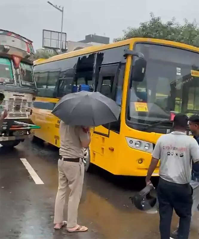 In Gurgaon, school bus rams into truck, 2 injured