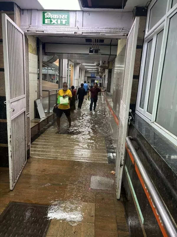 Flooding hits patients at AIIMS, RML