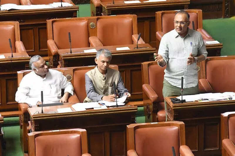 After spate of deaths in Hassan, govt to screen auto and cab drivers for heart disease