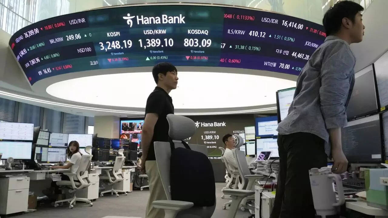 Market watch: Asian stocks mixed; oil slips ahead of Trump-Putin talks on Ukraine