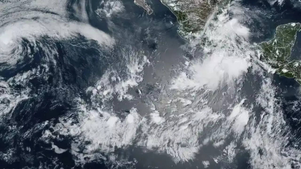 Hurricane warning: Will Storm Erin trigger state of emergency in US? areas at risk and what residents need to know