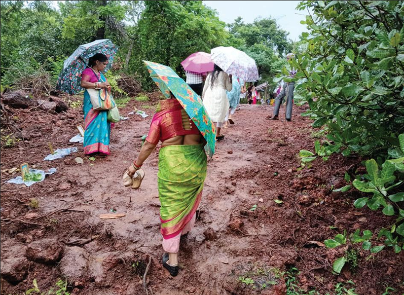 Thousands of devotees bring Narve to life on Janmashtami
