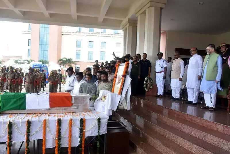 Ramdas cremated with full state honours at native village