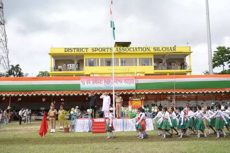 32 students, 2 cops collapse at I-Day event due to extreme heat