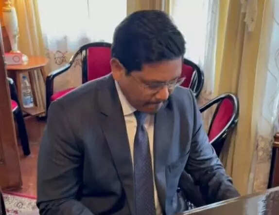 Conrad plays piano at Raj Bhawan on I-Day