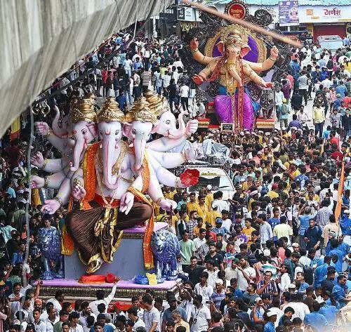 More than a dozen thefts at Lalbaug Ganpati aagman ceremony
