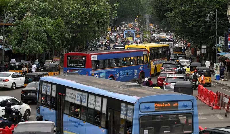 Inadequate signage leads to chaos on day 1 of Teynampet traffic diversion